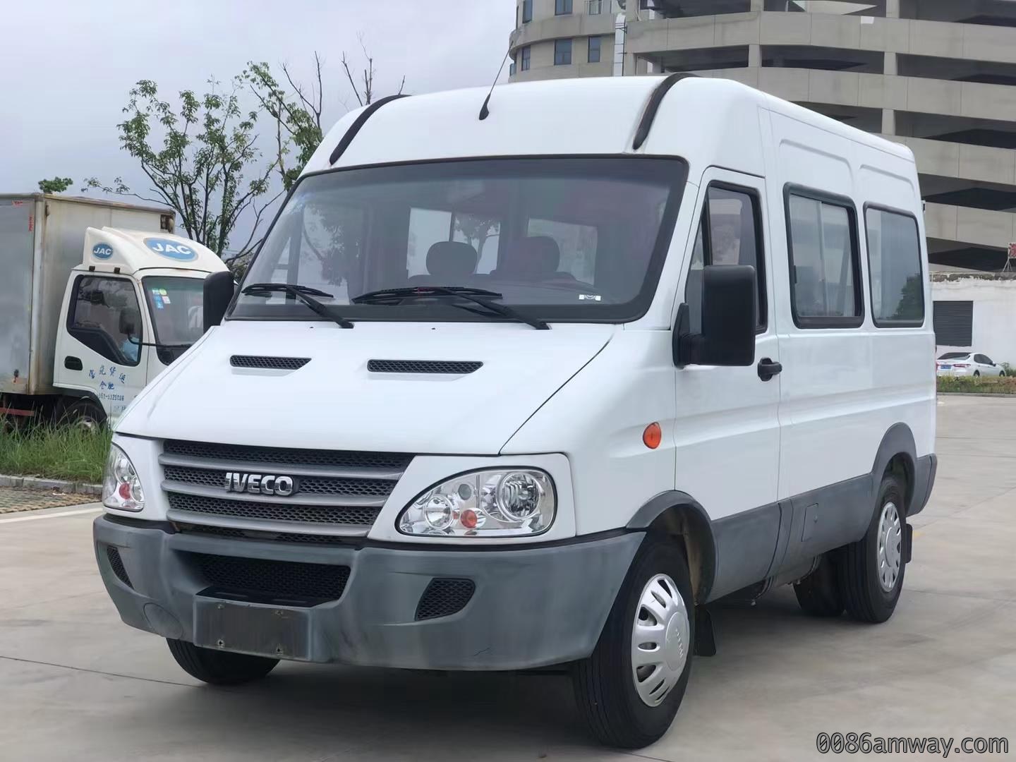 柴油依维柯小巴
